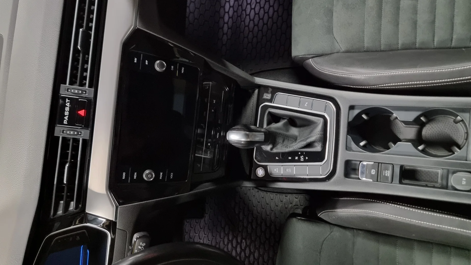 Volkswagen Passat photo